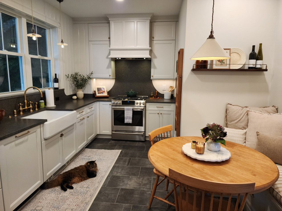 16831 - The Purrfect Kitchen