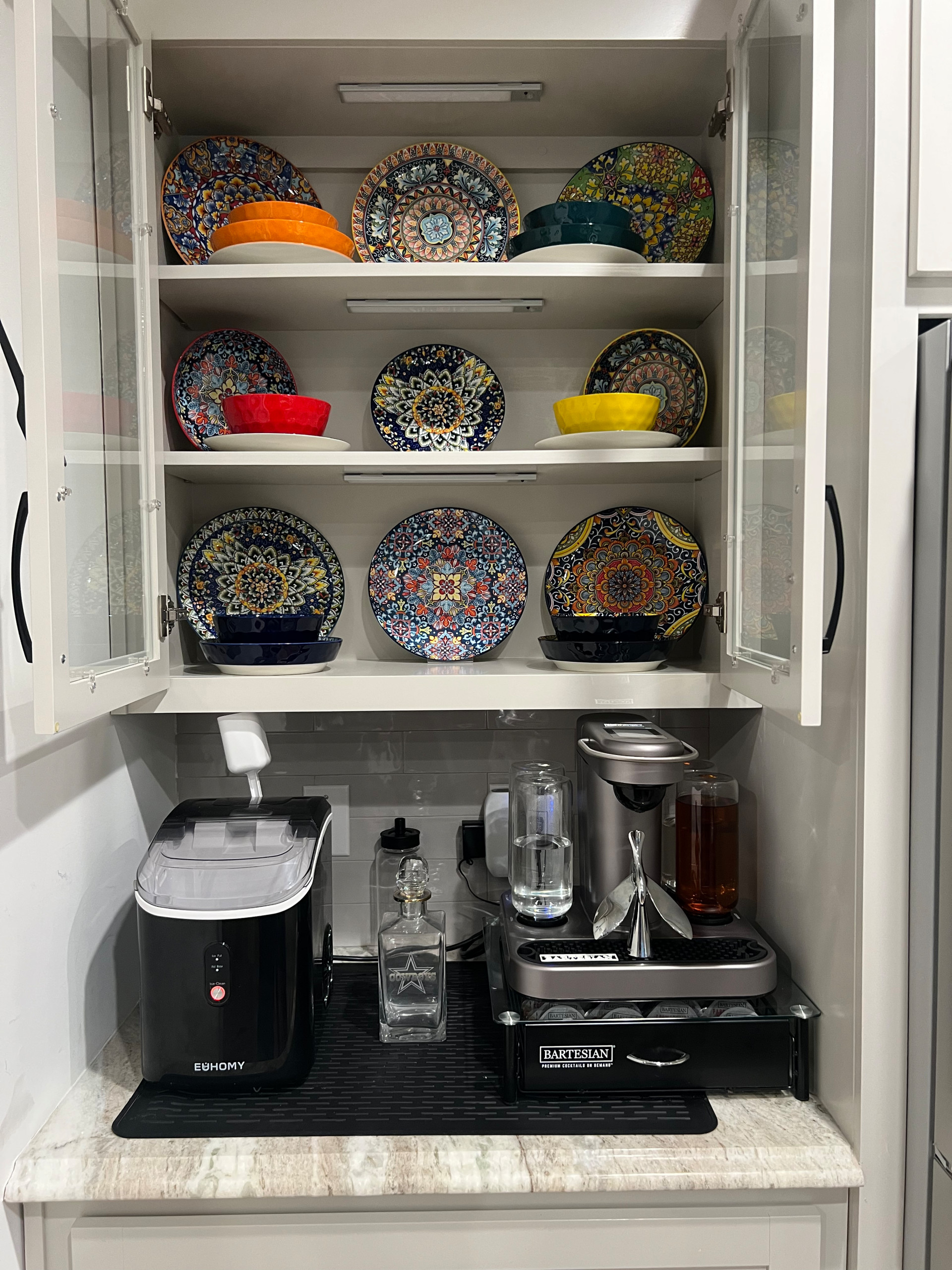 Aztec Dinnerware & Cocktail Bar Station