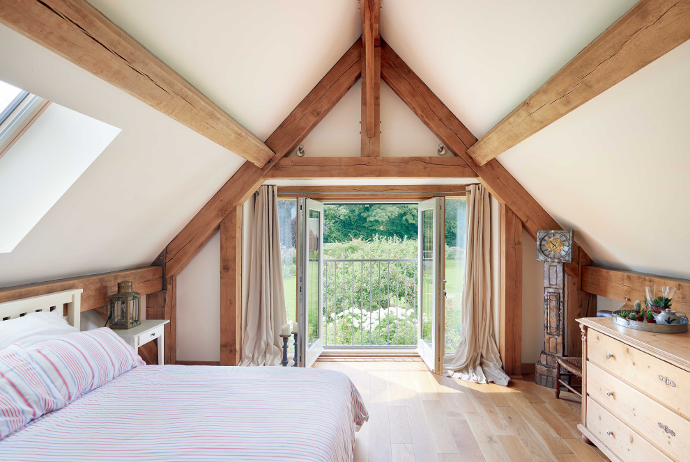 Bedroom - farmhouse bedroom idea in Hampshire