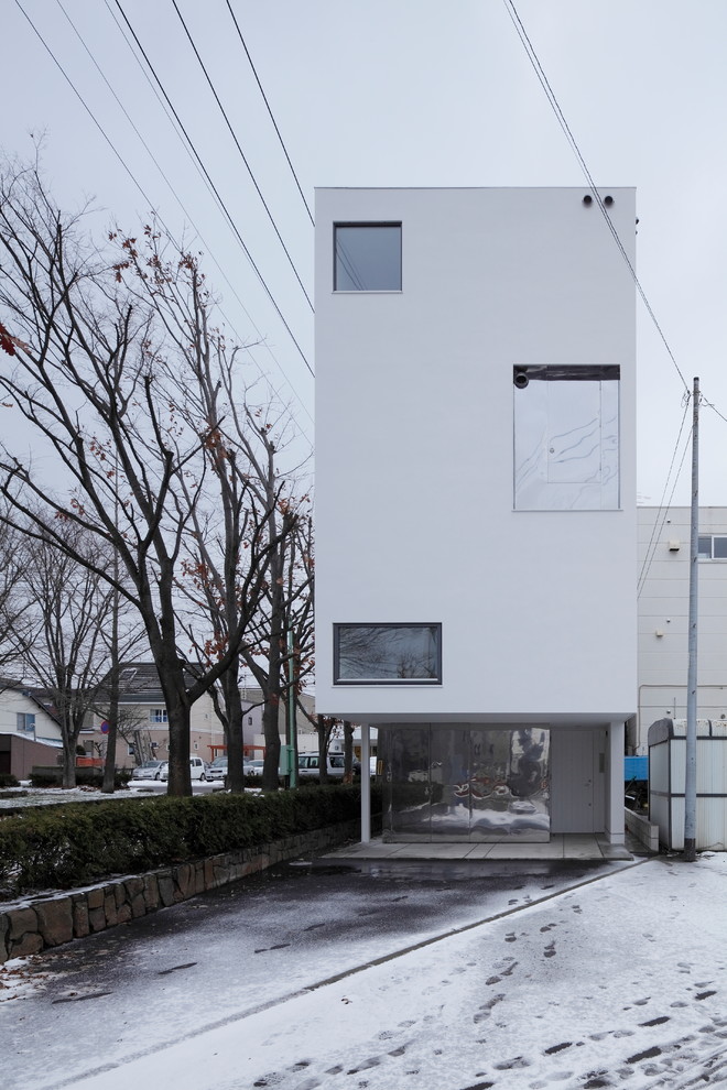 札幌にある小さなコンテンポラリースタイルのおしゃれな4階建ての家の写真