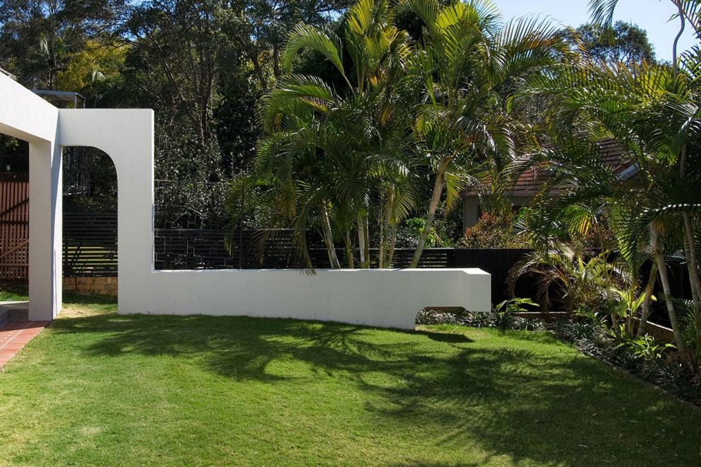 Inspiration for a modern garden in Brisbane.
