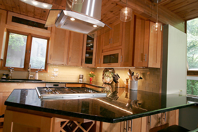 Example of a small transitional kitchen design