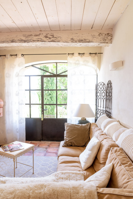 Le Mas en Provence country-living-room