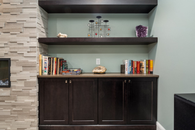 Clayton Basement modern-wohnzimmer