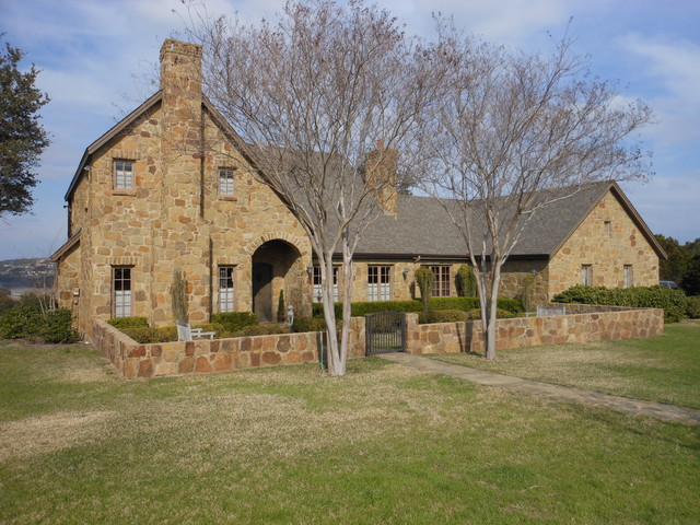 Reck Home traditional-house-exterior