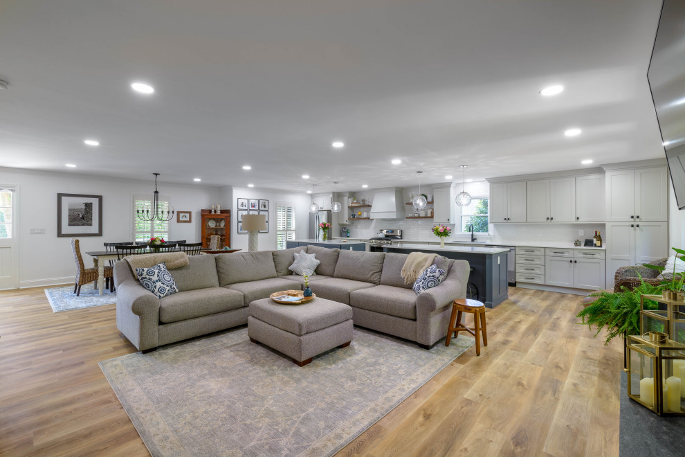 Inspiration for a transitional home design remodel in Atlanta