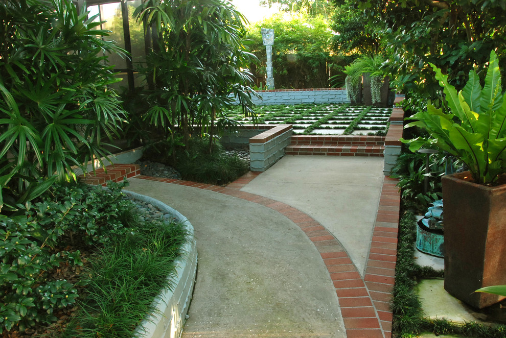 Contemporary garden in Orlando.