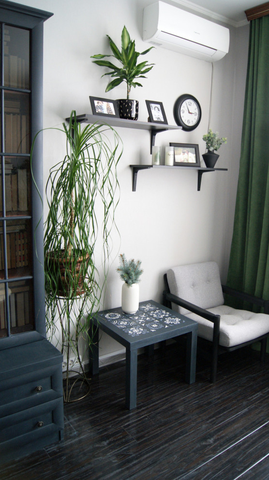 Шкаф и столик