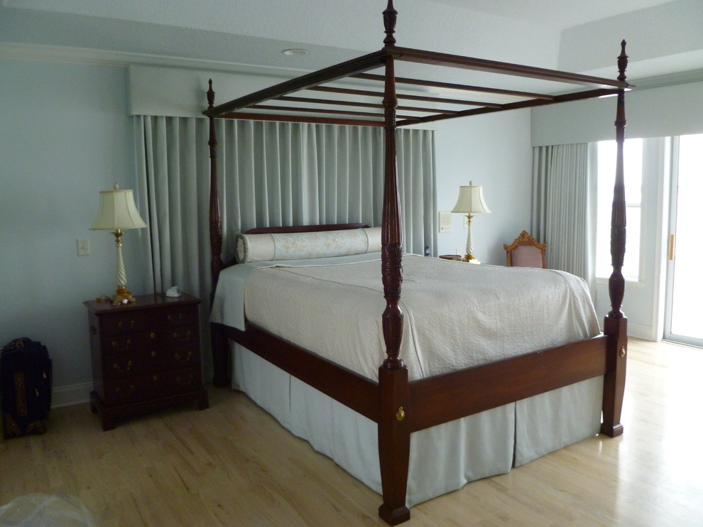 Inspiration for a coastal bedroom remodel in Jacksonville