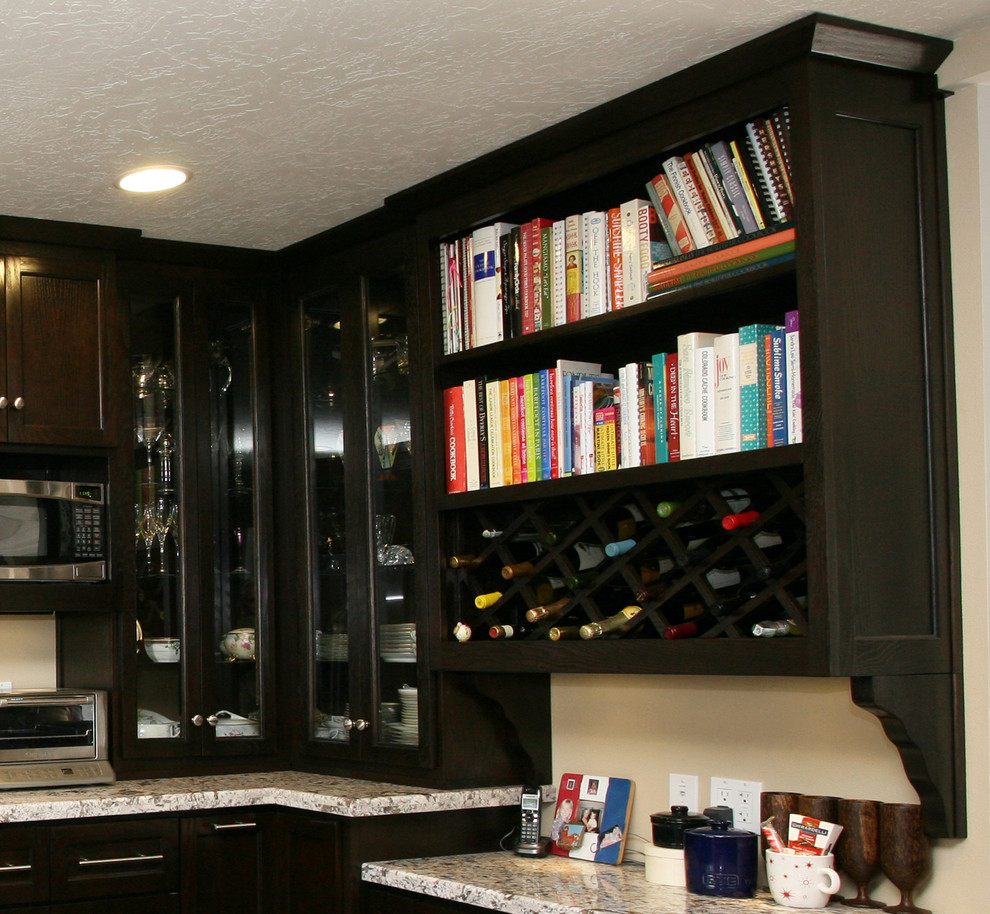 Transitional kitchen photo in Orange County