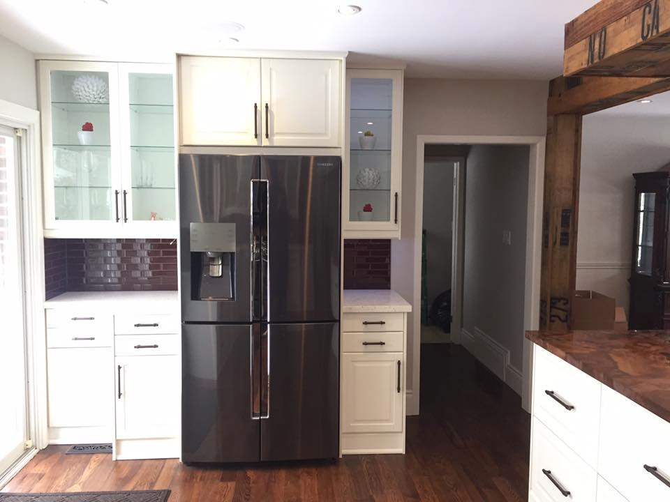 Example of a mountain style kitchen design in Toronto