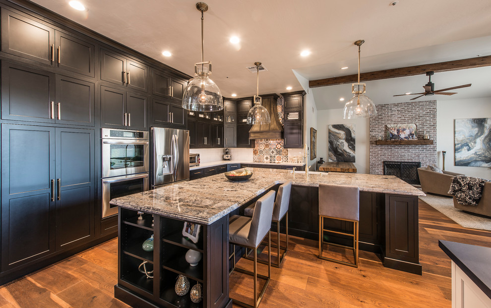 Kitchen - transitional kitchen idea in Phoenix
