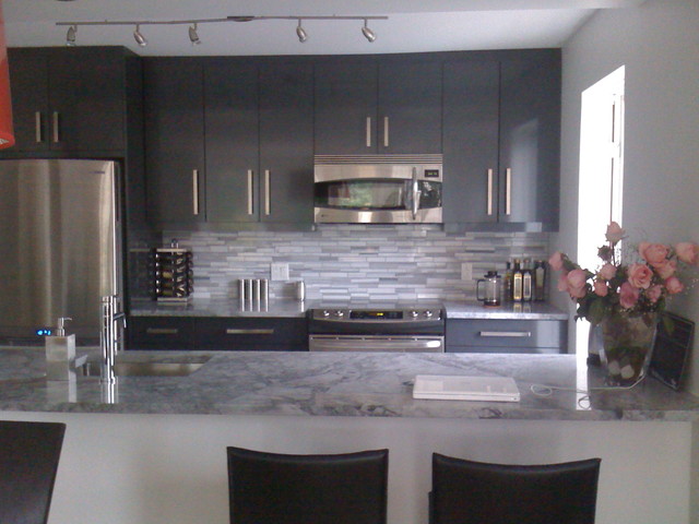  grey kitchen with granite coutertop