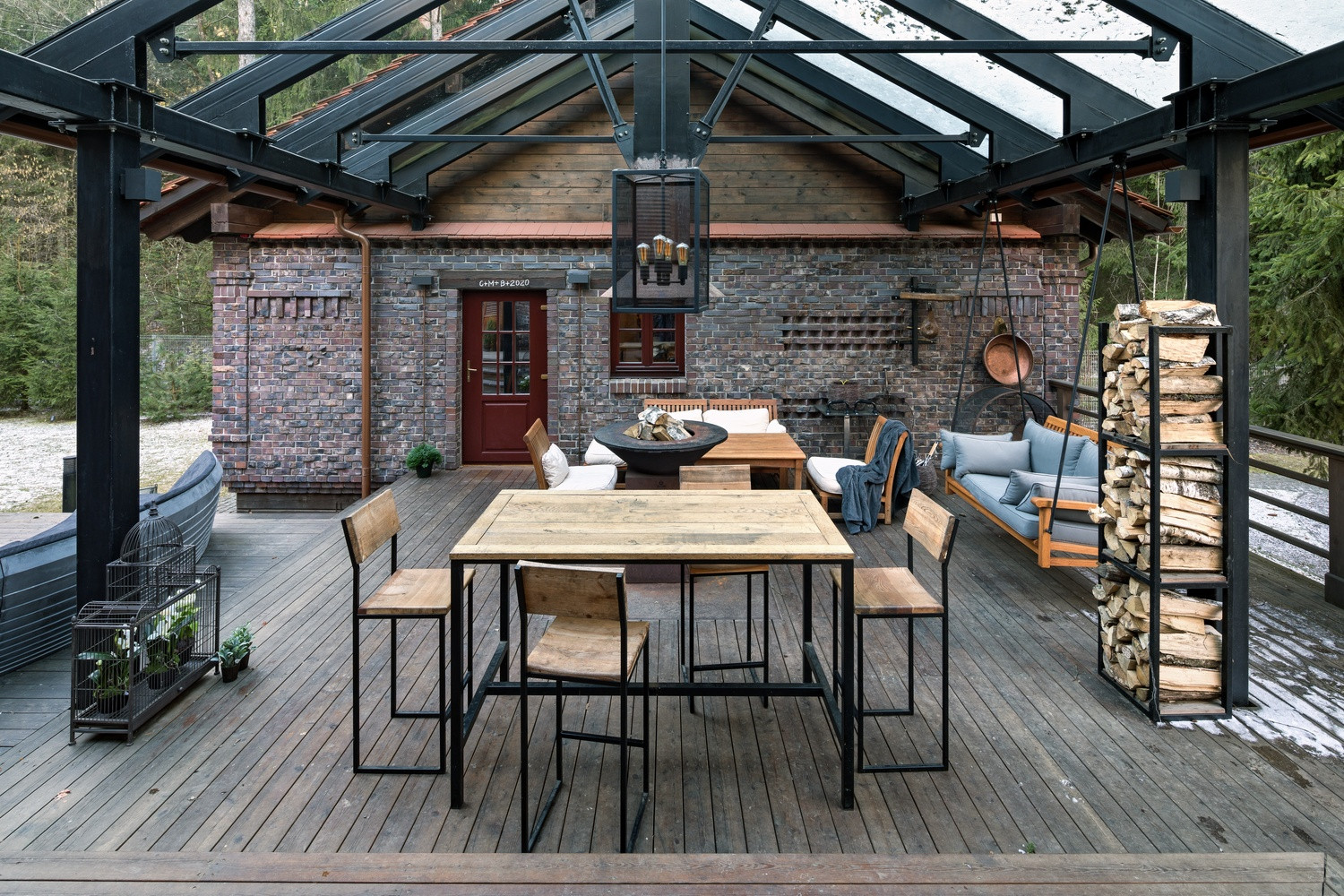 Дом в соснах