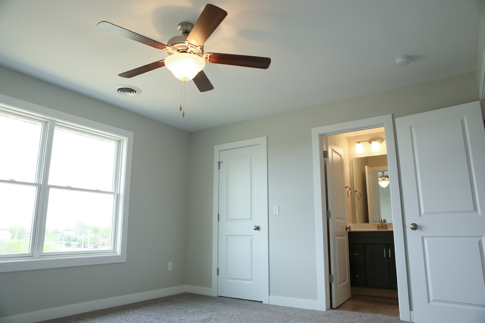 Home design - large transitional guest carpeted home design idea in Chicago with gray walls