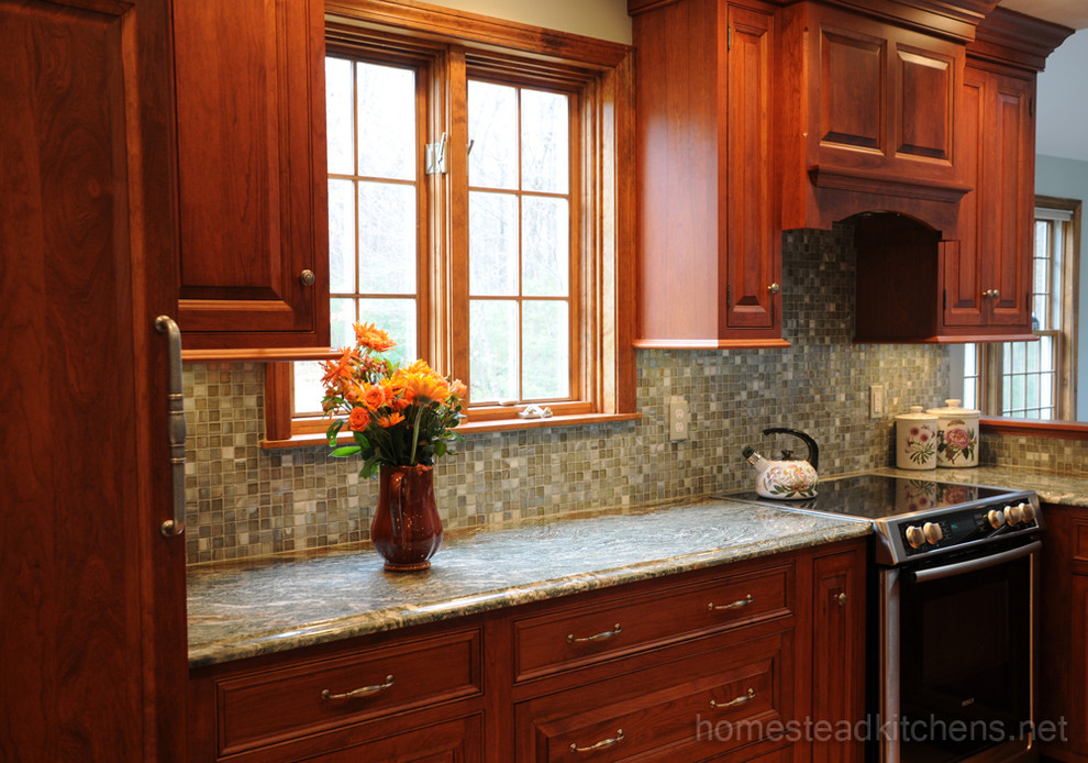 Design ideas for a traditional kitchen in Boston.