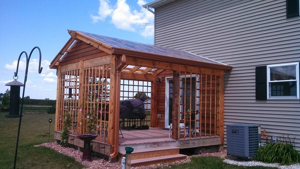 Patio - rustic patio idea in Cedar Rapids
