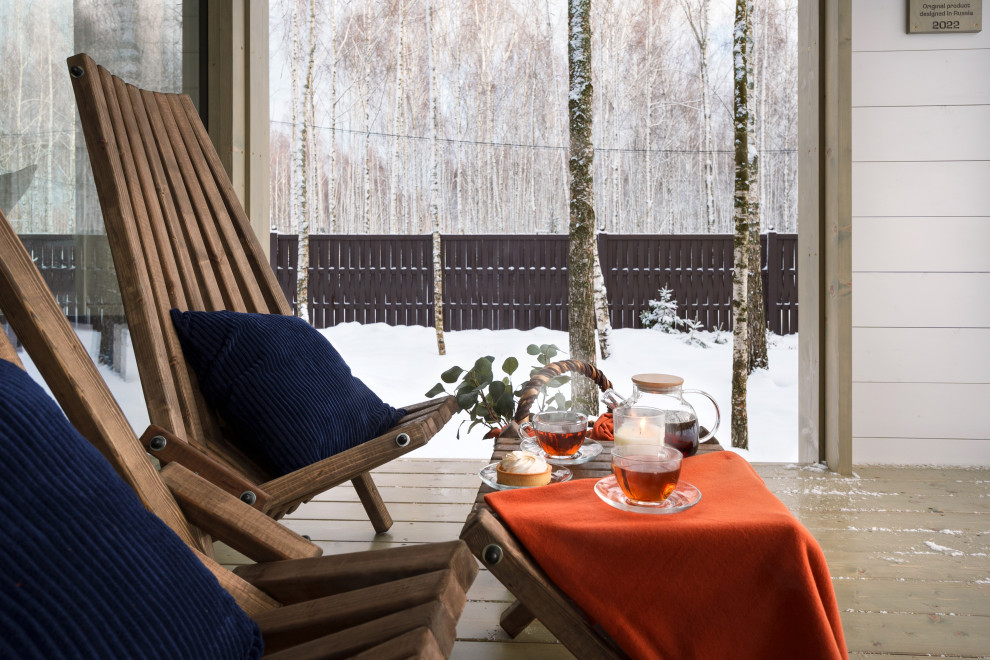 Уютный дом среди берез