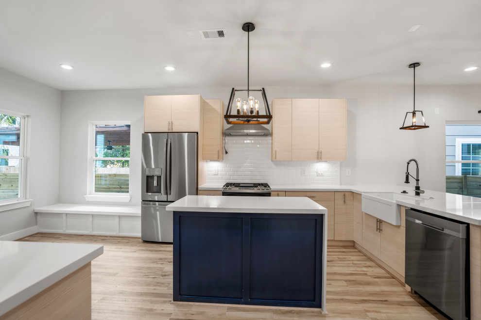 Inspiration for a transitional kitchen remodel in Houston