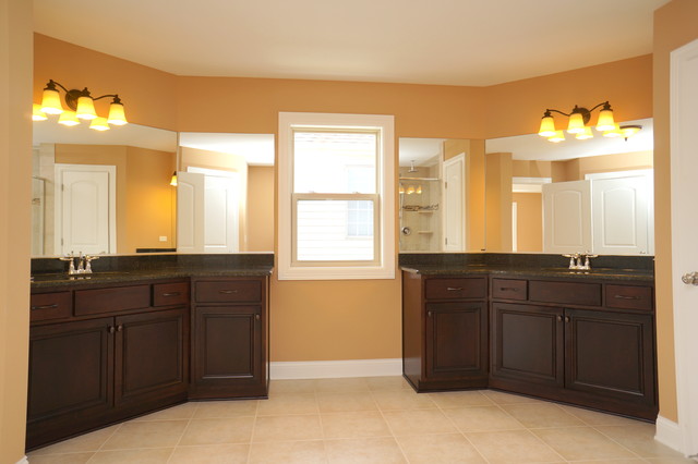Modified Jonathan I/ Kelsie Floor Plan In Ashwood Creek Community traditional-bathroom