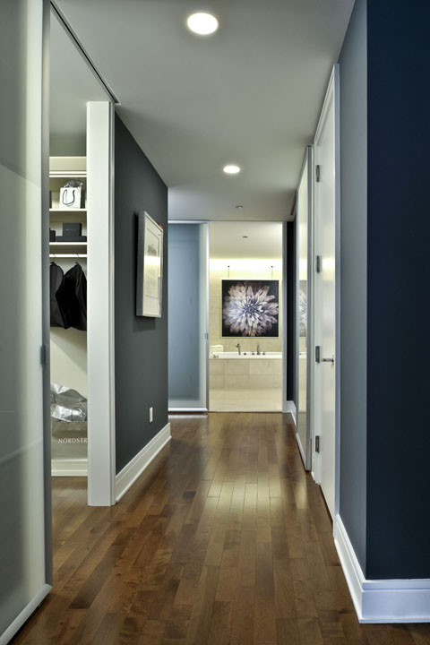 Design ideas for a contemporary hallway in Chicago.
