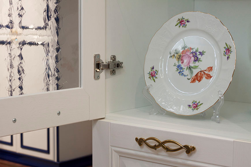 стекло и ручка-скоба