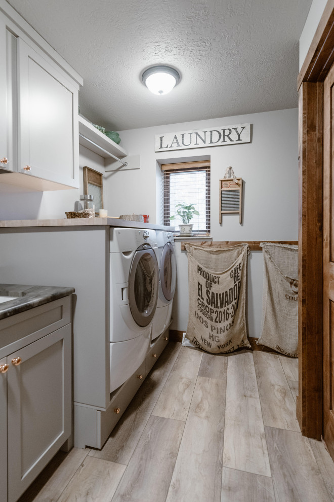Inspiration for a country laundry room in Detroit.