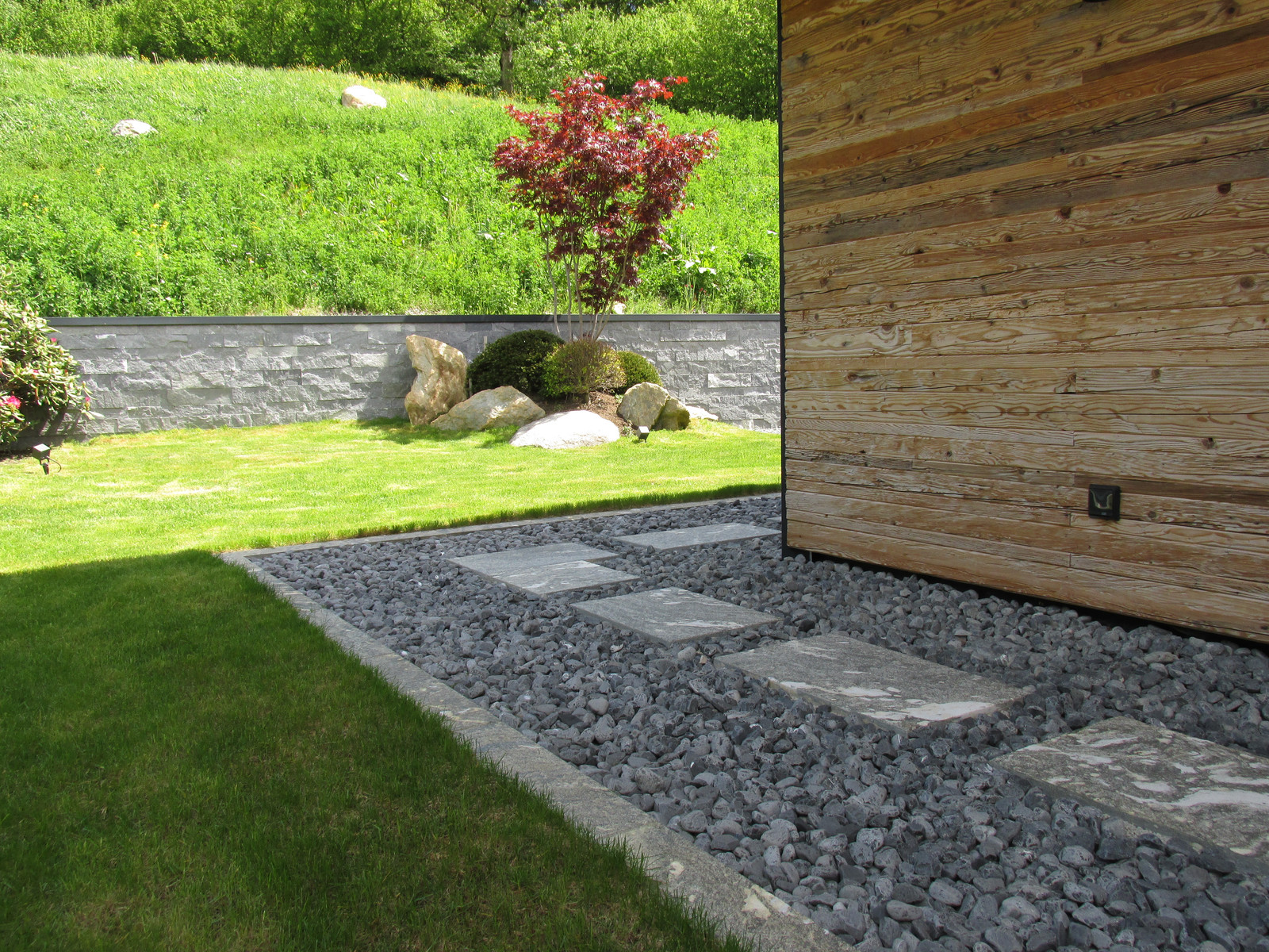 Garden design in Asian style in Austria