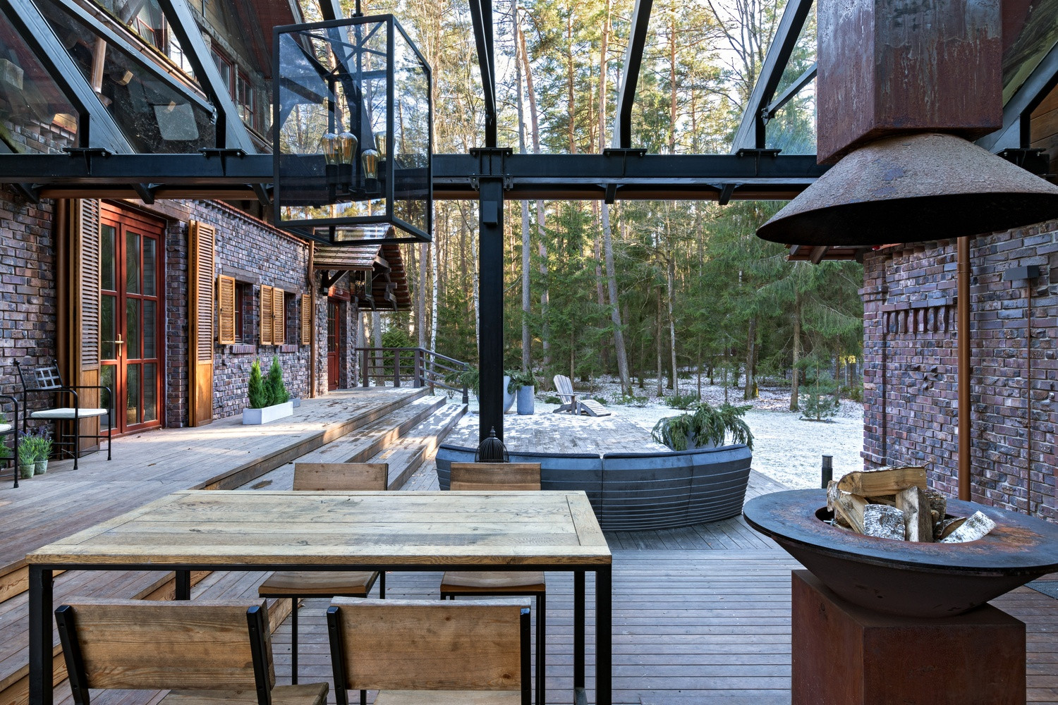 Дом в соснах