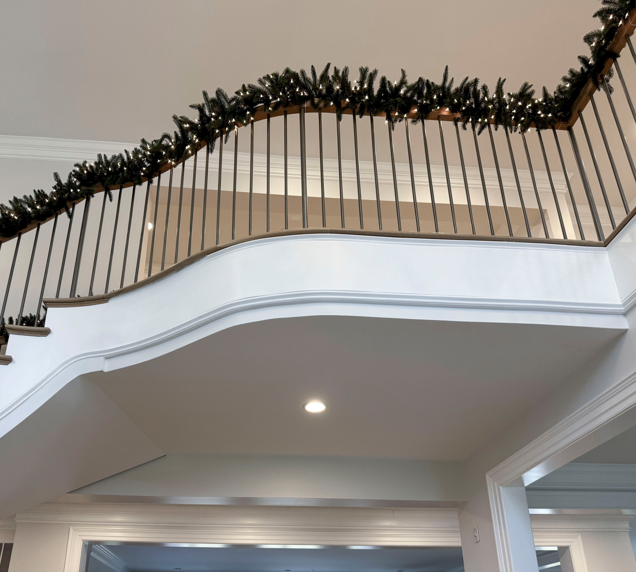 116_Elegant & Eye-catching Curved Staircase, Leesburg VA 20175