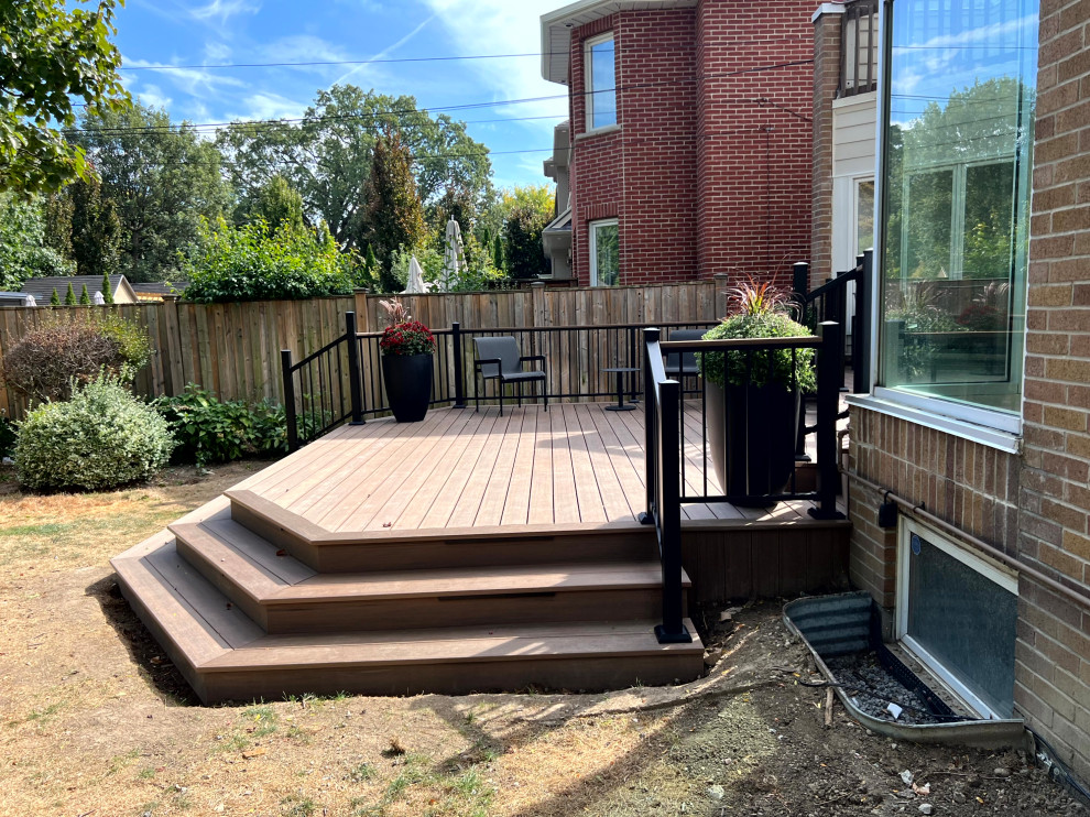 Minimalist deck photo in Toronto