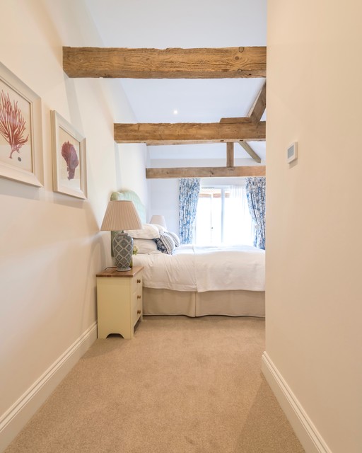 Luxury Barn Conversion Holiday Cottage coastal-bedroom