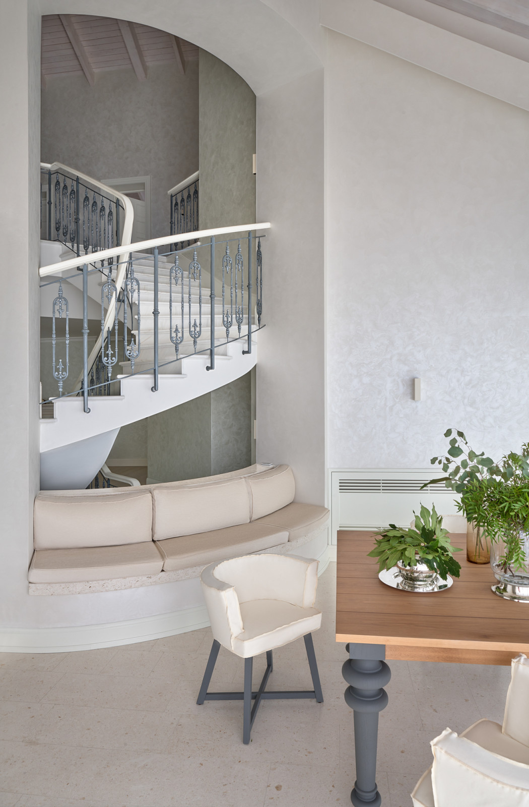 Большой загородный дом