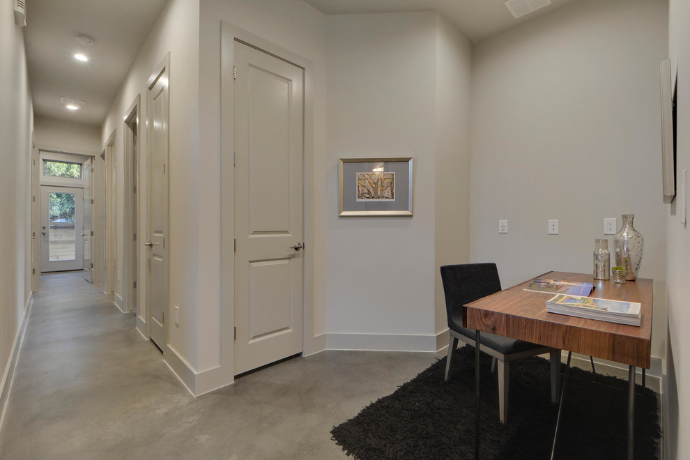 Example of a minimalist home design design in Austin
