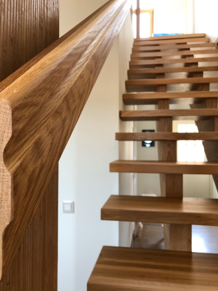 Лестница из массива дуба.