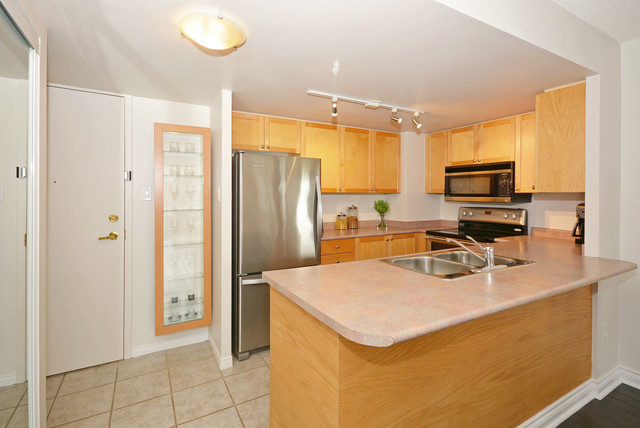 #808 - 300 Balliol St. modern-kitchen