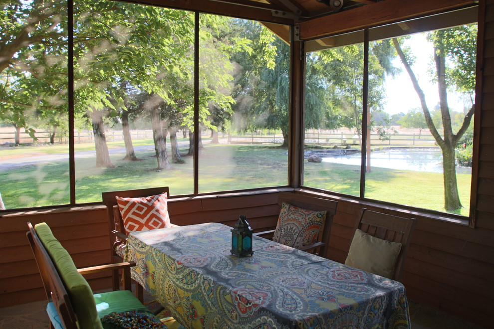 This is an example of a traditional sunroom in Sacramento.