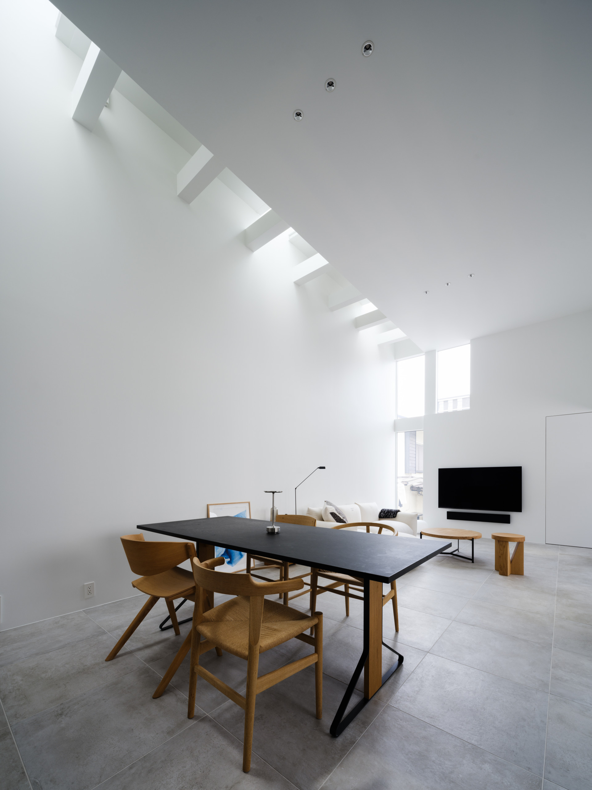 Dining room - modern dining room idea in Tokyo