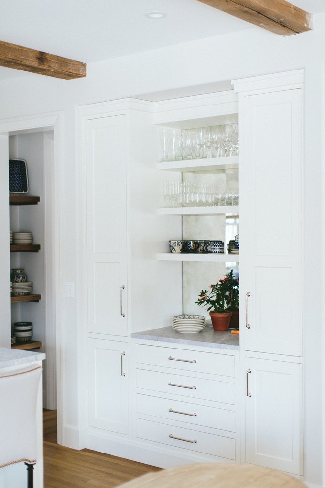 Example of a transitional kitchen design in Chicago