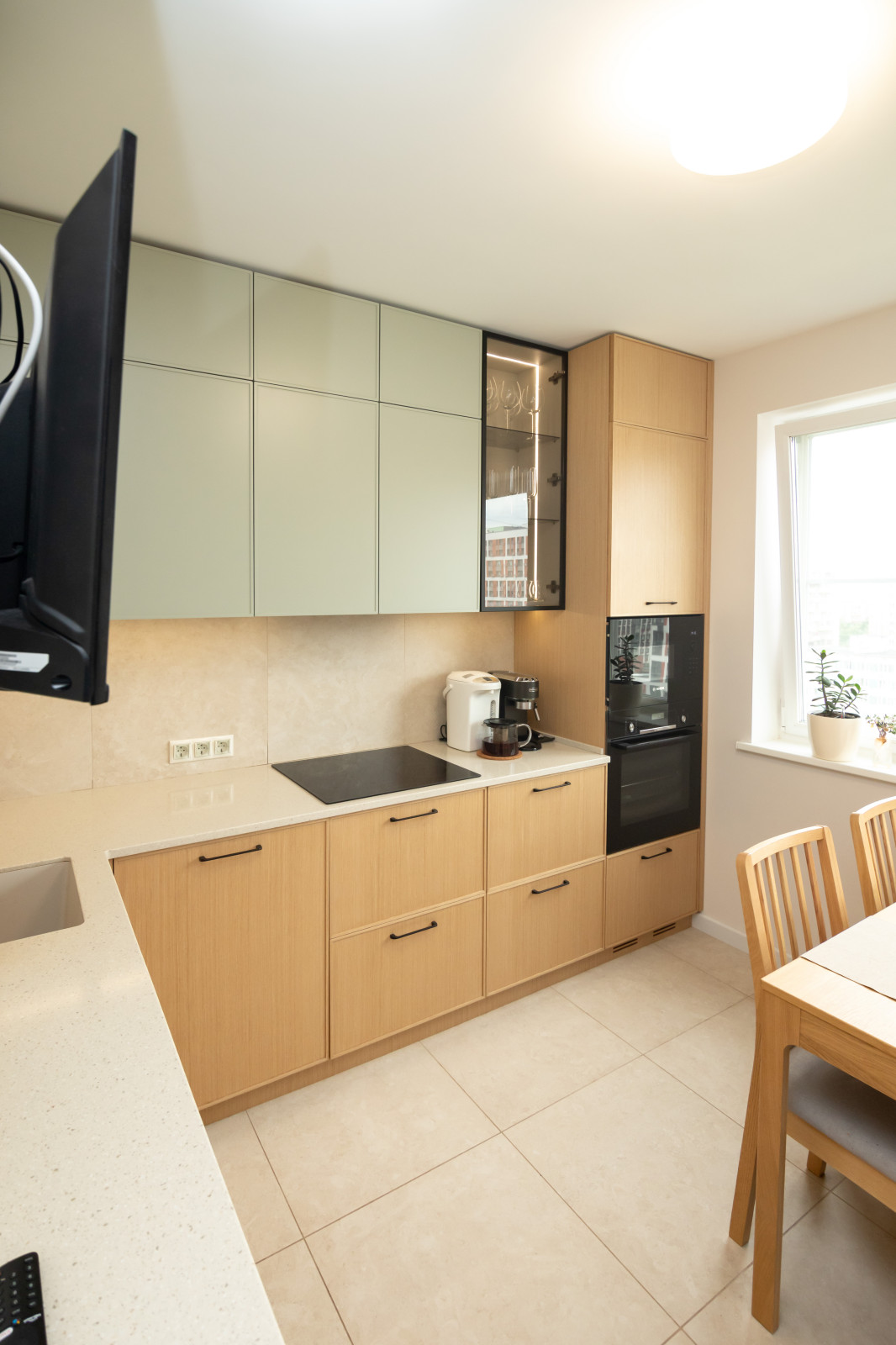 Неоклассическая кухня в трендовых цветах этого года