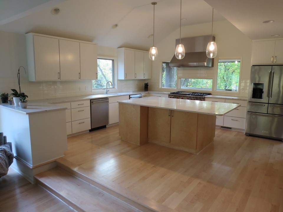 Transitional kitchen photo in Omaha