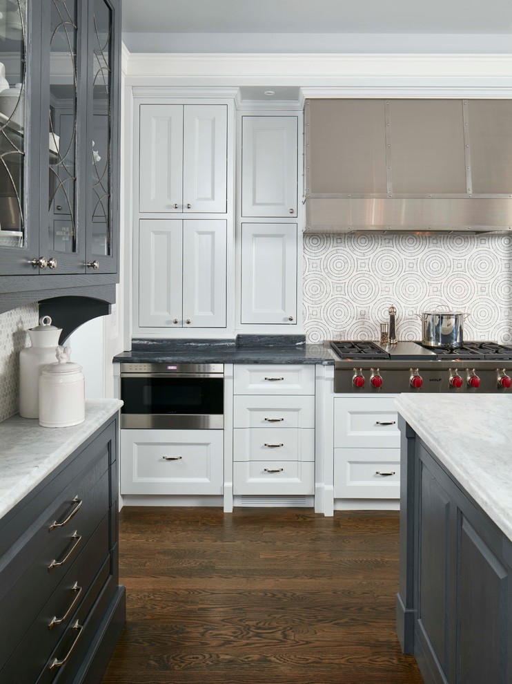Design ideas for a mid-sized traditional u-shaped open plan kitchen in Chicago with recessed-panel cabinets, white cabinets, mosaic tile splashback, stainless steel appliances, dark hardwood floors and with island.