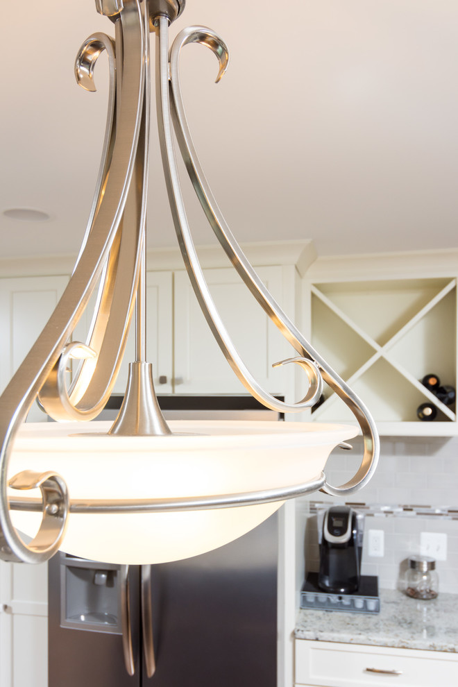 Inspiration for a transitional home design remodel in Detroit