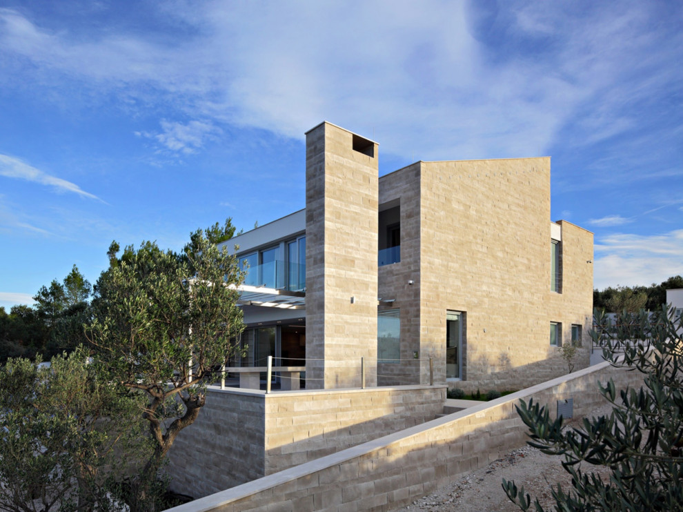 Вилла с бассейном