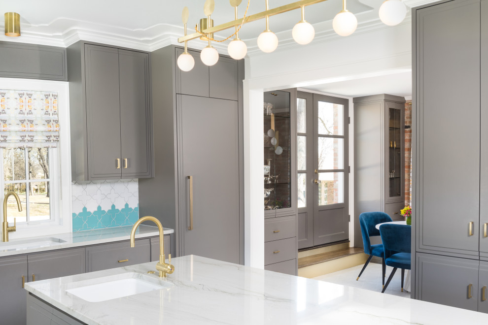 Example of a transitional home design design in Dallas