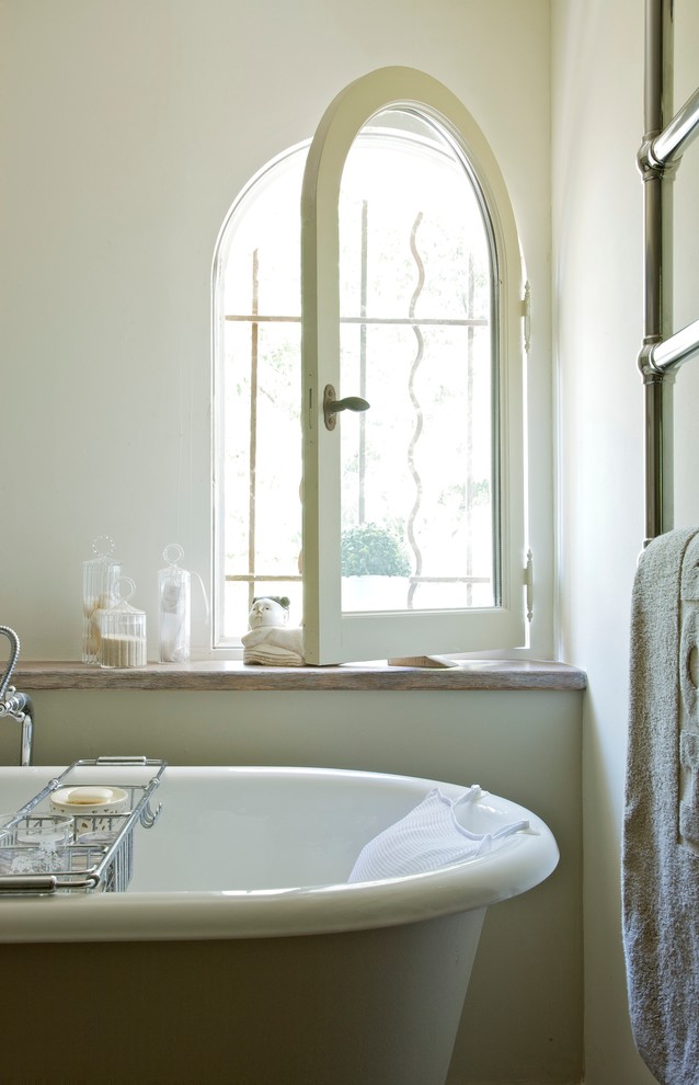 Design ideas for a country master bathroom in Marseille.