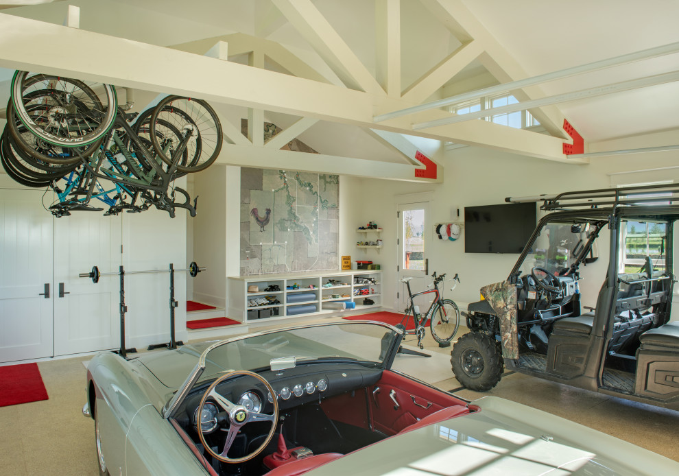Idee per un grande garage per tre auto connesso country con ufficio, studio o laboratorio