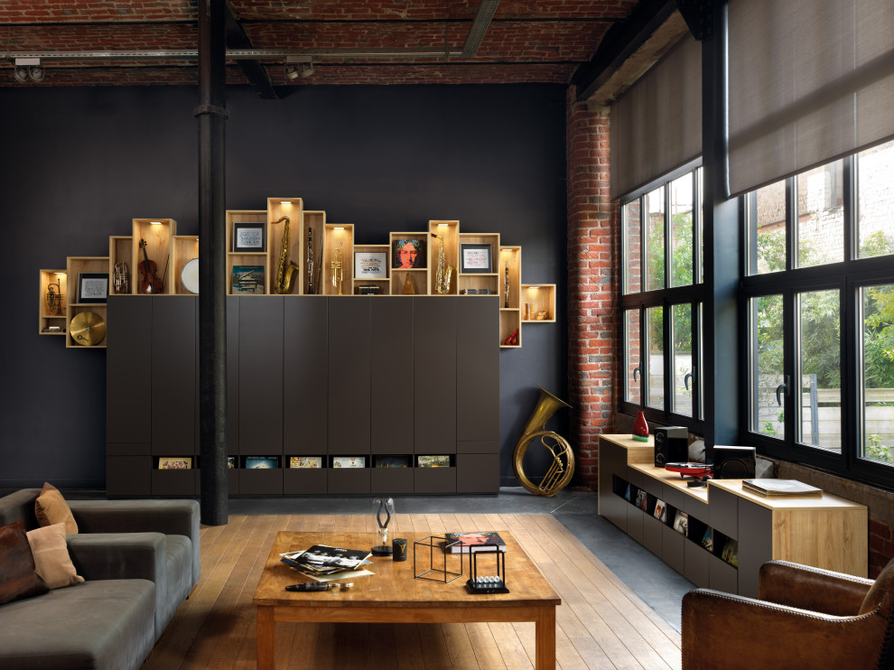 Inspiration for an industrial family room in Leipzig.
