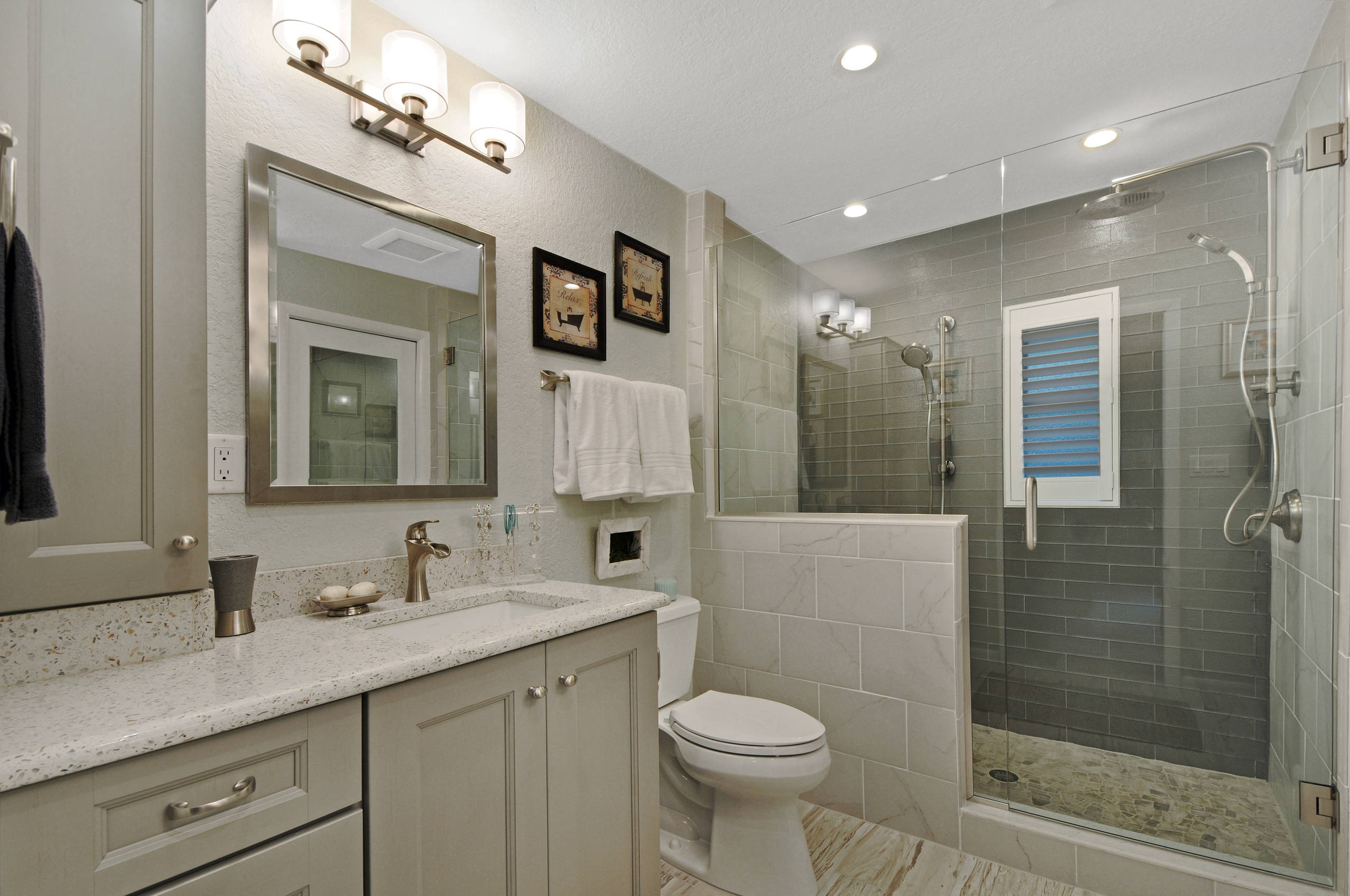 See a Couple's New Spa-Like Bathroom From Lowe's and Houzz, image size:2560x1700