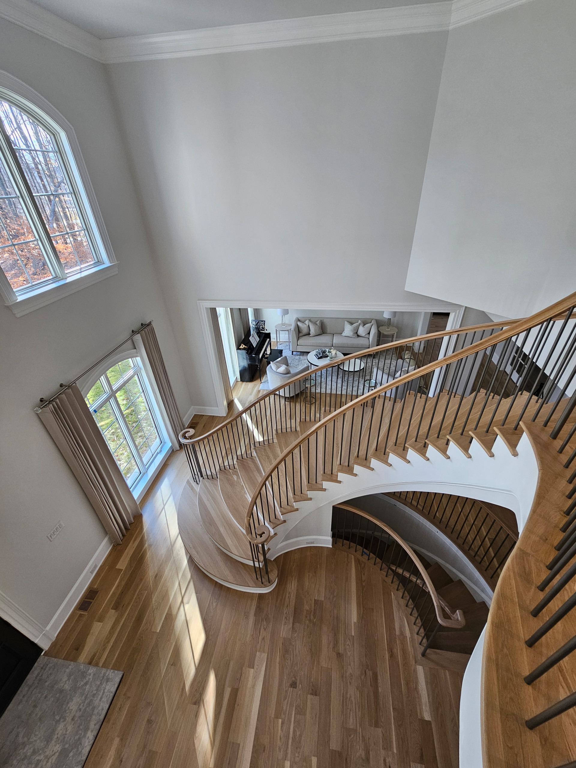 116_Elegant & Eye-catching Curved Staircase, Leesburg VA 20175